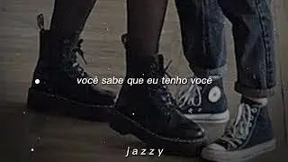 ela parece um sonho, a garota mais linda que eu já vi.
