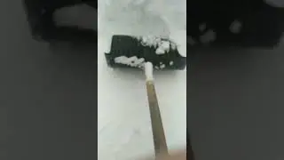 Батя чистит снег 😂😂😂. | 
