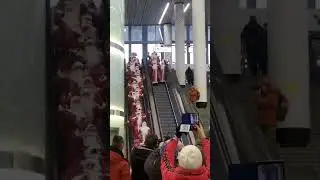 Флешмоб Дедов Морозов в метро на станции Рязанский проспект