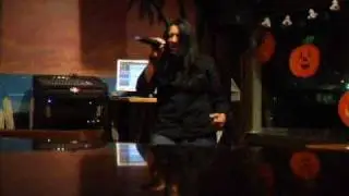 Elba sings at Cheeseburger in Paradise !!