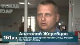 Цыган жрет стол в полицейском участке
