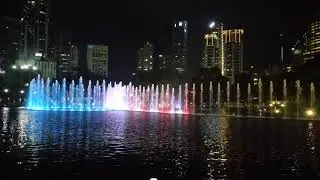 Шоу фантанов возле башен Петронас