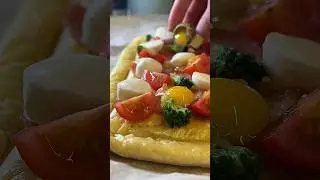 Яичница на слоёном тесте с беконом