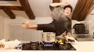 cucino una carbonara coi piedi