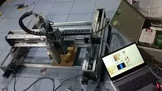 Máy CNC 1000x1000mm phạm vi chạy 810x680 Củ phay 2200W Phay cắt đa năng