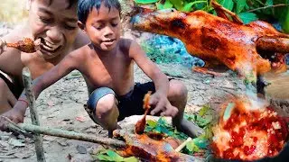 Primitive Technology : Smart boys eating duck meat