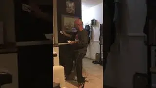 прикол.мужик проткнул жопу