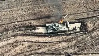 Арта ЗСУ ефектно знищує військову техніку росокупантів на Донбасі