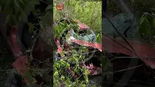 В Сочи иномарка улетела в огромный обрыв