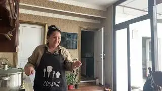 Ну и дальше, доварила супец и к дочке пошла, Исмира с дочкой пришли к Лейле, собрались на хинкал❤️