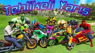 Motorsiklet ile Tehlikeli Yarış Örümcek Adam ve Süper Kahramanlar Yarışıyor Çizgi Film Gibi