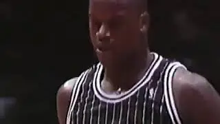 Rookie Shaq dunks on Hakeem Olajuwon (1993)