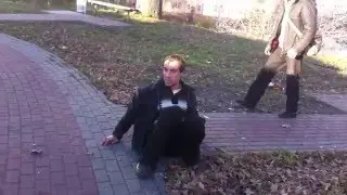 Бухой алкаш полез в драку