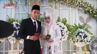 kisah mengharukan dan pilu seorang gadis menghadiri pernikahan mantan nya