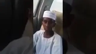 طفل صغير يرتل القران الكريم