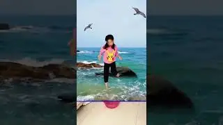 Mobile phone special effect photography, one second to the beach to play with water