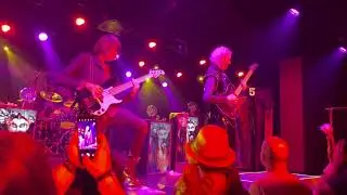 John 5 honors Motley Crue