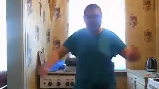 шок смотреть всем мужик танцует и жарит картошку одновременно