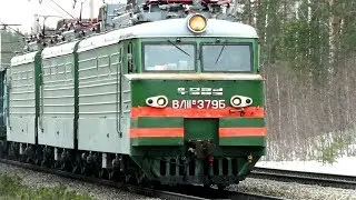 Приветливый машинист ВЛ11М-379Б/386А/389А с грузовым поездом