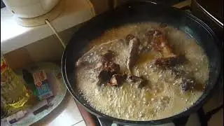 На улице мороз,а у нас на кухне тепло.Готовим плов с курдюком и рёбрами.