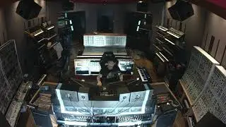 deadmau5 hilariously guesses a song on mau5trap Mondays