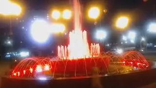 Саратовские фонтаны открылись накануне Первомая. Цветовой фонтан на пл. Ленина. Очень красиво.