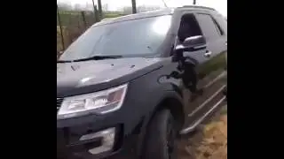 В Казахстане сожгли дорогой внедорожник.Жесть.