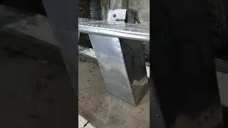 Клепанный стол в авио стиле.