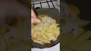 Жареная картошка с луком на ужин 😊