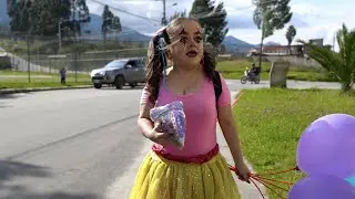She was ashamed of her mother for being a clown, never imagining that this would happen to her.