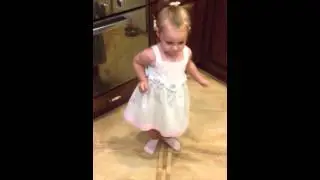 Чичи под Стаса Михайлова танцует