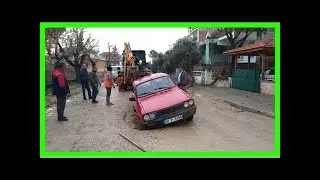 Yol çöktü, otomobil çukura düştü!