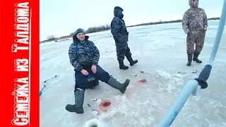 Зимняя рыбалка в Новгороде с друзьями.