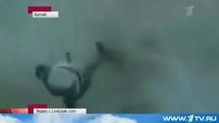 Китаец решил поднести зажигалку к утечке газа!