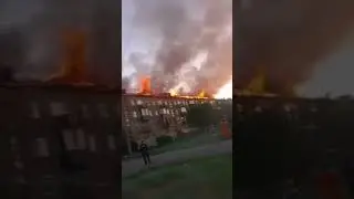 В Оренбургской области посёлок Светлый горит крыша жилого дома уже больше 2 часов