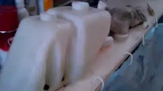 Можно ли смешивать омывайку с водой, и что делать если замерз бачок омывателя?