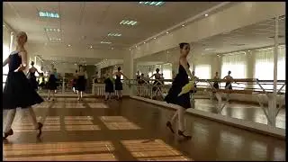 Народный танец, 3 год обучения - выход и поклоны в русском характере