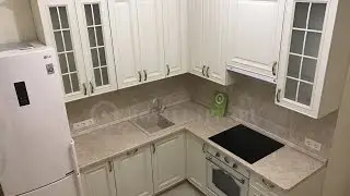 Светлая угловая кухня