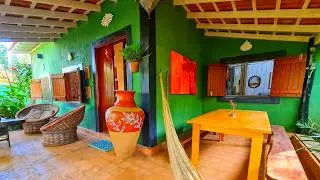 HOUSE with large GARDEN and MAXIMALISTIC DECORATION