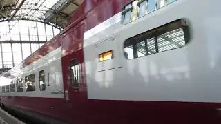 Le Thalys arrive dans la gare d'amsterdam centraal station