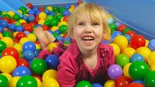 Ball Pit Show for Learning to Count (children's educational video)
