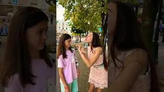 Кормлю подругу бумажкой?!😱😆 
