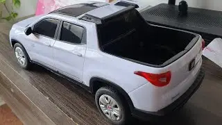 Unboxing da miniatura fiat touro de controle remoto na cor branca--escala-1/18
