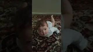 Анна учится ползать!