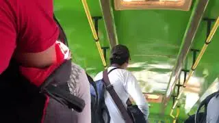 Otro artista urbano que sube a los camiones a ganarse el pan de cada día 🇲🇽