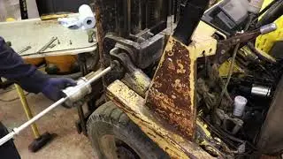 TCM FG25N2S Forklift Tilt Cylinder Removal and Rebuild