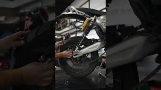60 second Scrambler Adv bike TYRE change pt 1  #motorcycle #diy #motorbike