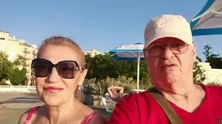 Геленджик позагорали у старого  Курзала и пошли домой через  ул Колхозную