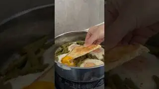 Яичница с овощами🍳#shortvideo #shorts#breakfast#egg #healthyfood #завтрак #яичницасовощами #яичница