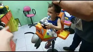 Luccas cortou os cabelos pela primeira vez